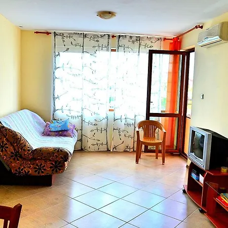 Amadeus 3 One-bedroom Eh Apartment Slantschew brjag